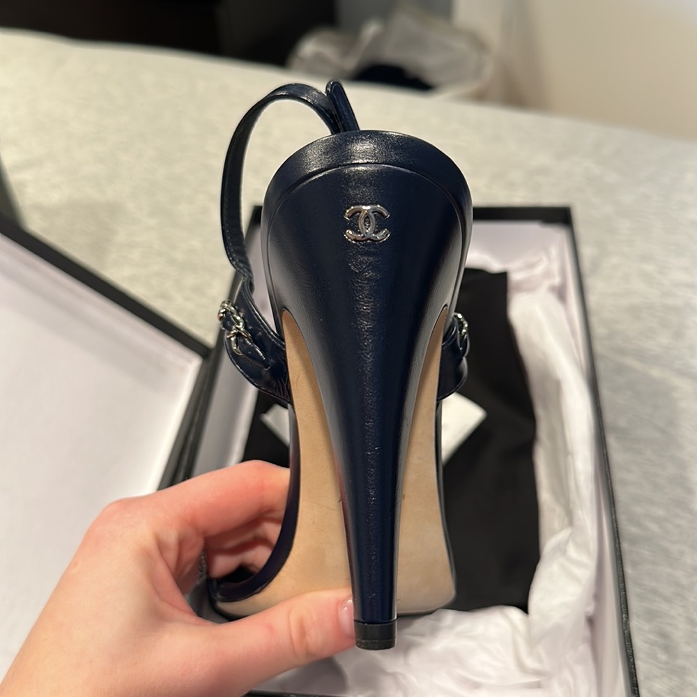 Chanel new heels navy chain 39 - Picture 10 of 15